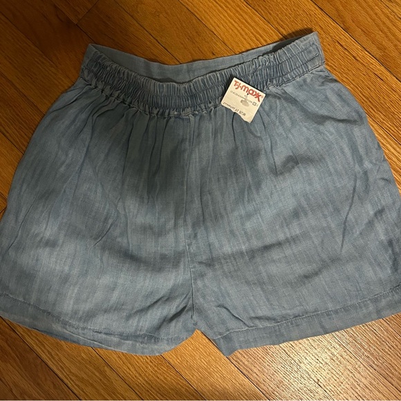 Shorts - Picture 2 of 4